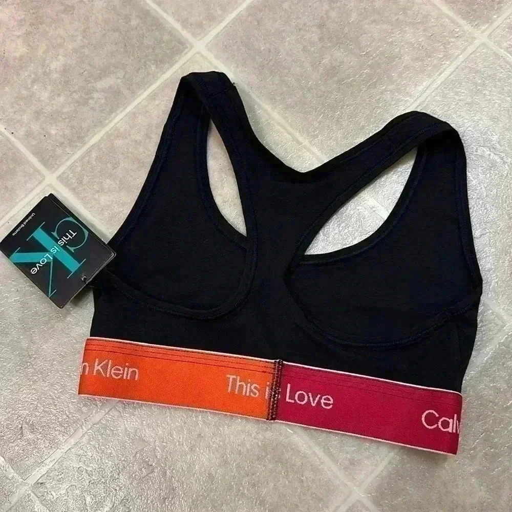 Calvin Klein - Picture 3 of 3